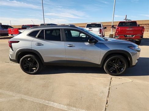Used 2025 Chevrolet Trax ACTIV w/ Sunroof Package image 5