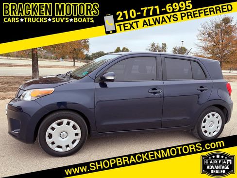 Used 2013 Scion xD image 1