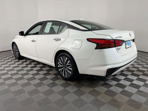 Used 2023 Nissan Altima 2.5 SV image 2