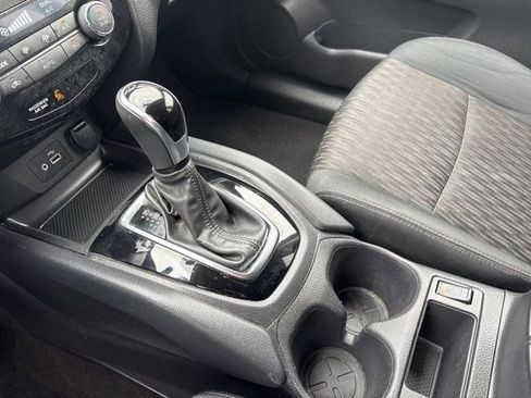 Used 2018 Nissan Rogue SV w/ Premium Package image 24