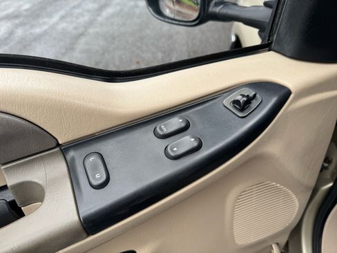 Used 2000 Ford F350 XLT image 31