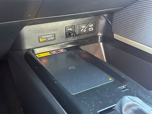 Used 2025 Toyota Camry SE image 24