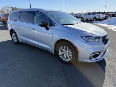 Used 2024 Chrysler Pacifica Touring-L