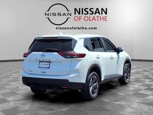Used 2026 Nissan Rogue SV w/ Cold Weather Package FWD image 28