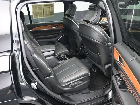Used 2023 Jeep Grand Cherokee L Summit AWD/4WD image 10