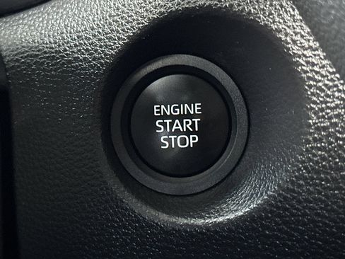 Certified 2025 Toyota Corolla Cross LE FWD image 24