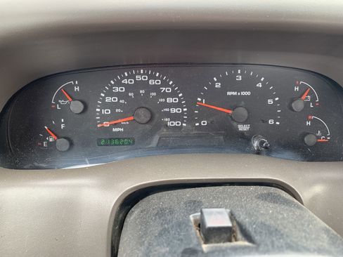 Used 2002 Ford F250 XL image 3