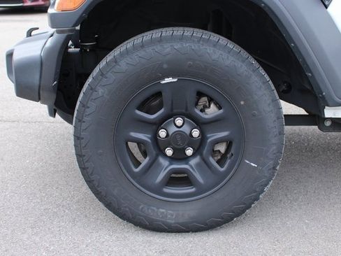 Used 2024 Jeep Wrangler Sport image 31