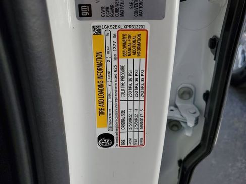 Used 2023 GMC Yukon Denali Ultimate image 31