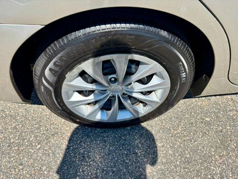 Used 2015 Toyota Camry LE FWD image 31