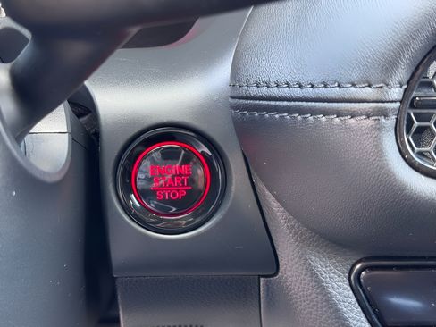Used 2025 Honda HR-V LX image 18