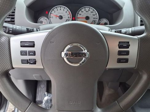 Used 2018 Nissan Frontier SV image 9