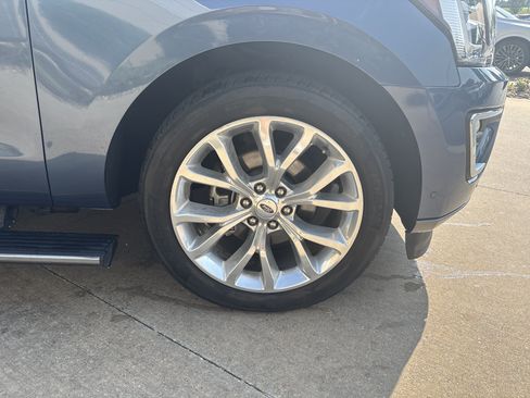 Used 2019 Ford Expedition Limited w/ Equipment Group 302A RWD image 13