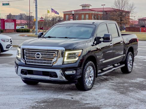 Used 2021 Nissan Titan SL w/ Moonroof Package AWD/4WD image 9
