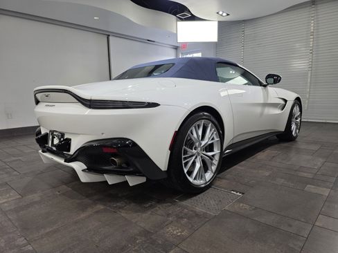 Used 2021 Aston Martin V8 Vantage Roadster image 24