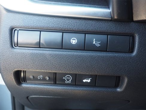 Used 2023 Nissan Rogue Platinum w/ Platinum Premium Package image 16