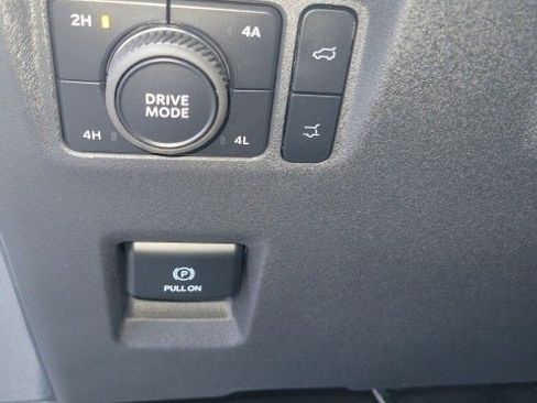 New 2025 Ford Expedition Active image 22