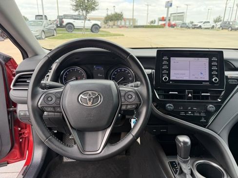 Used 2021 Toyota Camry SE w/ Carpet Mat Package (TMS) image 12