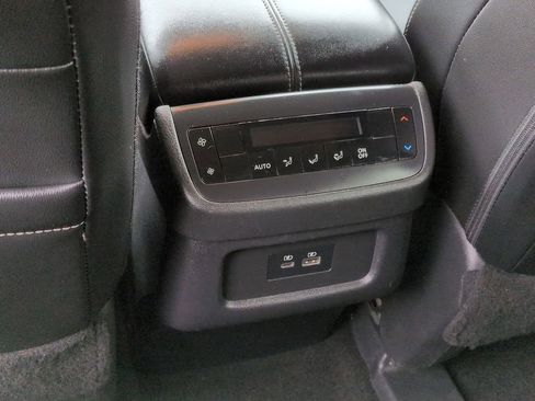 Used 2023 Nissan Pathfinder SL FWD image 36