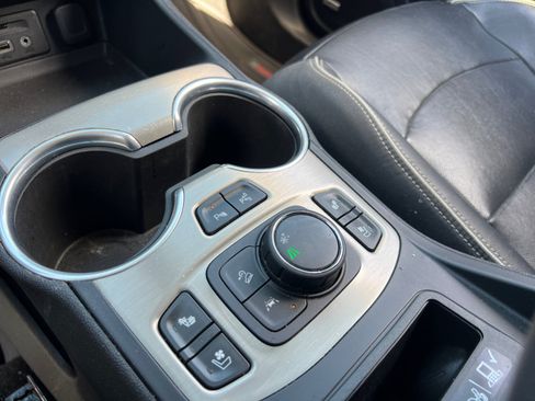 Used 2020 GMC Terrain Denali w/ Denali Premium Package FWD image 15
