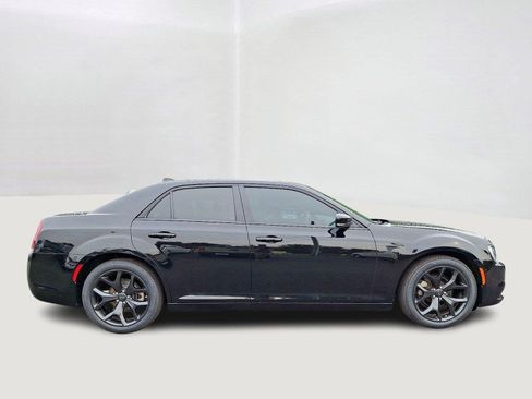 Used 2023 Chrysler 300 S w/ Comfort Group RWD image 7