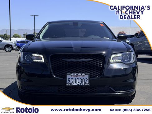 Used 2023 Chrysler 300 Touring w/ Sport Appearance Package RWD image 2