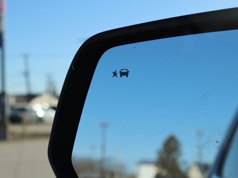 Used 2023 Chevrolet Traverse LT image 25