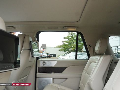 Used 2019 Lincoln Navigator L Reserve image 26