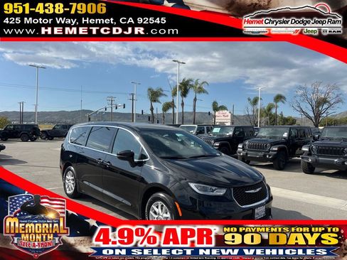 Used 2024 Chrysler Pacifica Touring FWD image 1