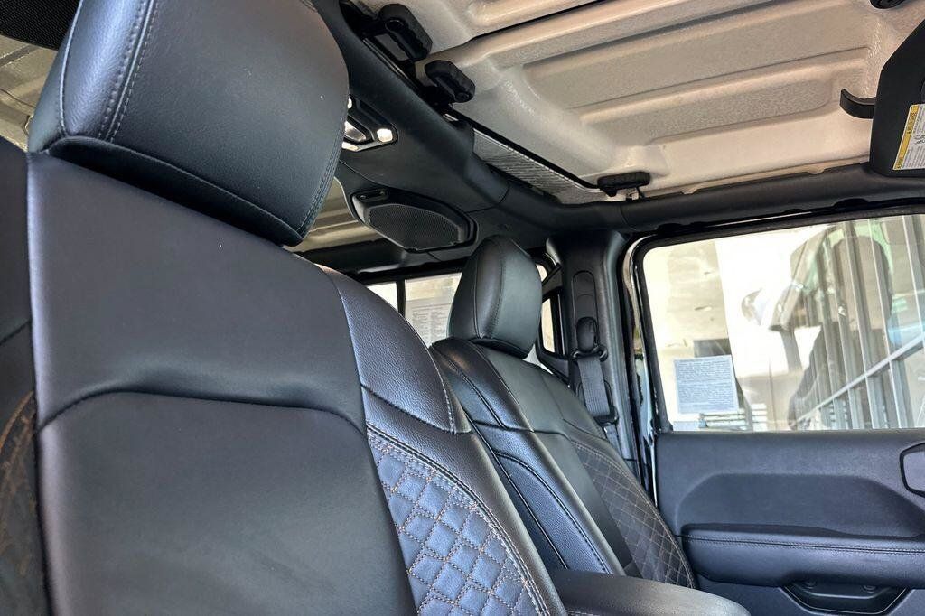 Used 2021 Jeep Wrangler Unlimited Sahara AWD/4WD image 17