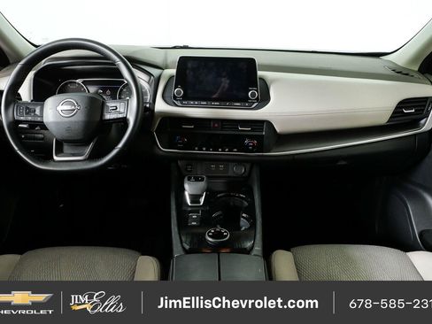 Used 2025 Nissan Rogue SV AWD/4WD image 19