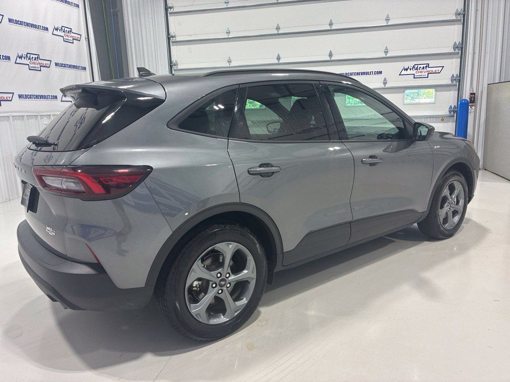 Used 2025 Ford Escape ST-Line FWD image 6