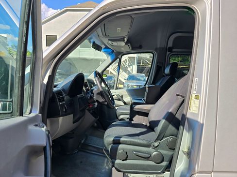 Used 2012 Mercedes-Benz Sprinter 2500 image 13