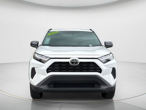 Used 2025 Toyota RAV4 LE AWD/4WD image 4