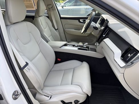 Certified 2026 Volvo XC60 B5 Ultra w/ Protection Package Premier AWD/4WD image 35