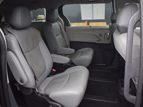 Used 2024 Toyota Sienna Limited AWD/4WD image 11