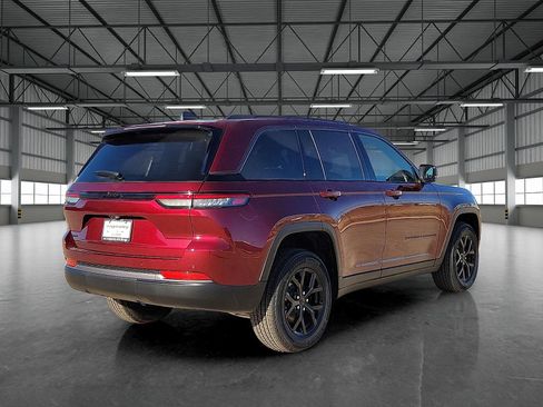 New 2026 Jeep Grand Cherokee Altitude image 4