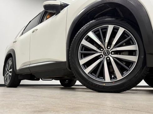 Used 2022 Nissan Pathfinder Platinum w/ Cargo Package image 3