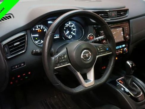 Used 2019 Nissan Rogue SV w/ Sun & Sound Touring Package image 9