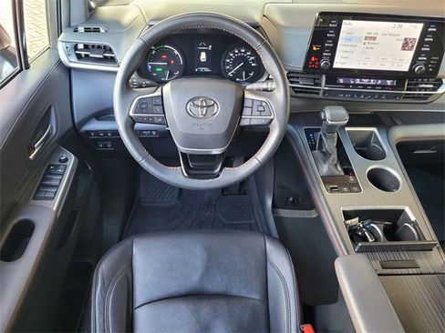 Certified 2021 Toyota Sienna XSE image 19