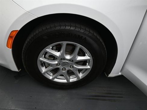Used 2023 Chrysler Voyager LX image 19