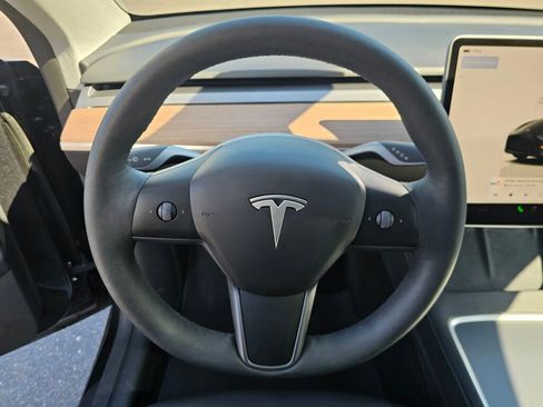 Used 2024 Tesla Model Y Long Range RWD image 27