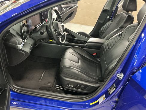 Certified 2023 Hyundai Elantra Limited FWD image 11