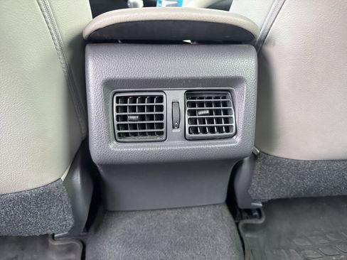 Used 2019 Toyota Camry SE image 11