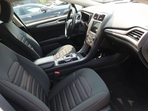 Used 2019 Ford Fusion SE FWD image 25