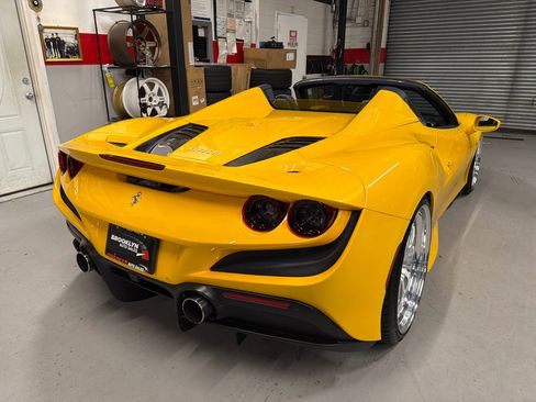 Used 2021 Ferrari F8 Tributo image 6