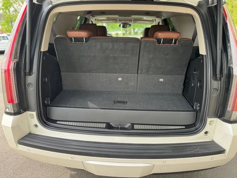 Used 2015 Cadillac Escalade Luxury image 22