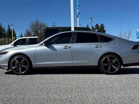 Used 2024 Honda Accord Sport image 2