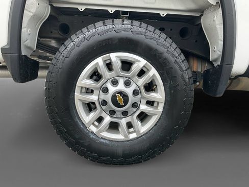Used 2024 Chevrolet Silverado 2500 LT AWD/4WD image 10