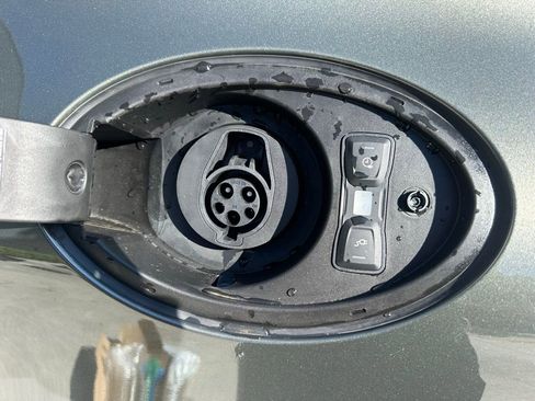 Used 2026 Porsche Panamera 4 image 40